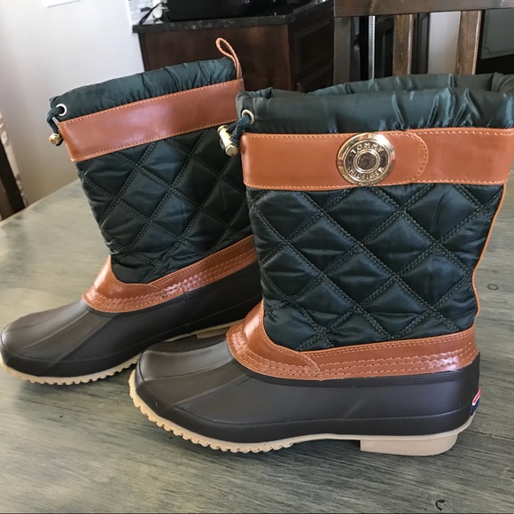 Tommy Hilfiger Shoes - Tommy Hilfiger duck boots 8 LIKE NEW